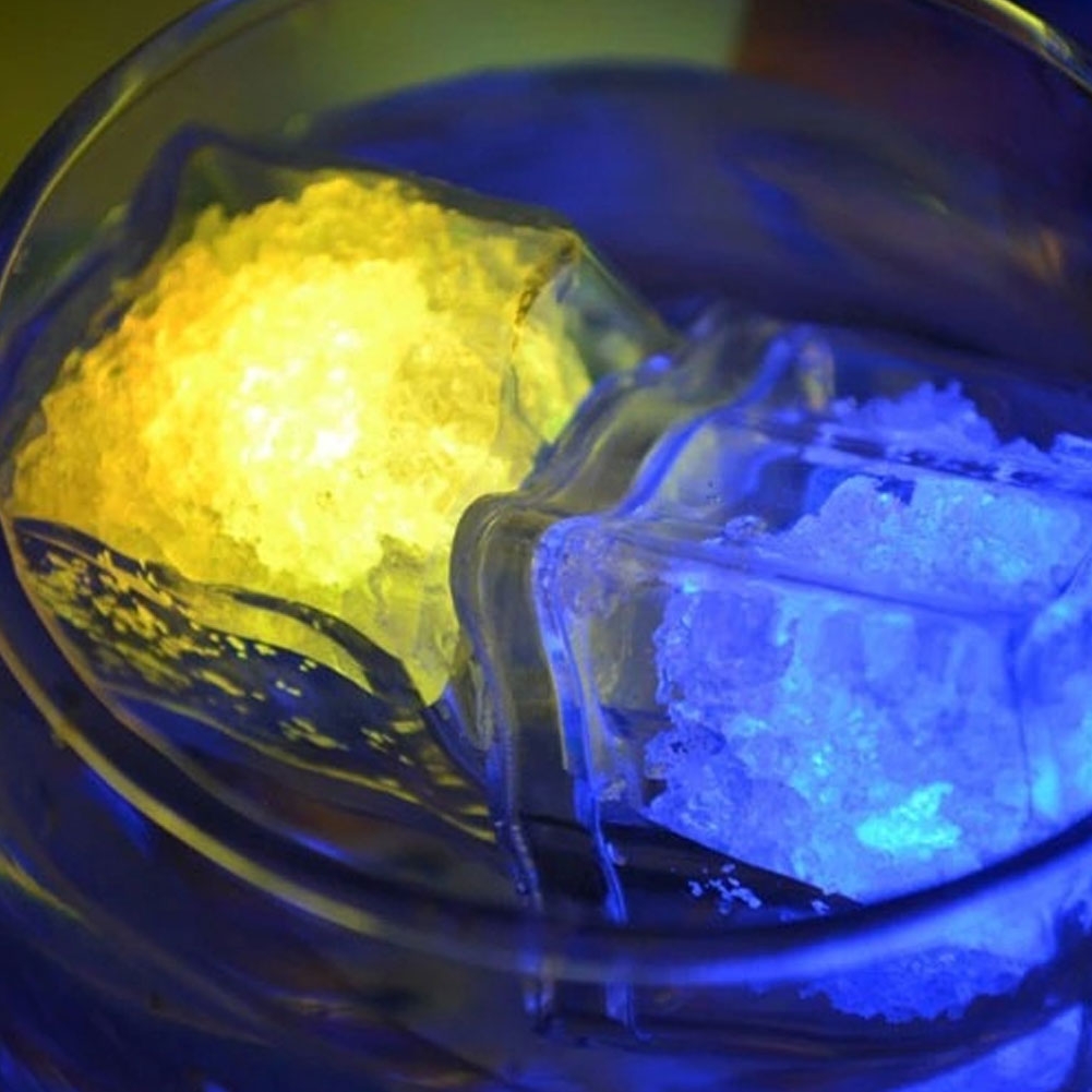 Креативная маленькая игрушка кубик льда с водяными светодиодами игрушки 