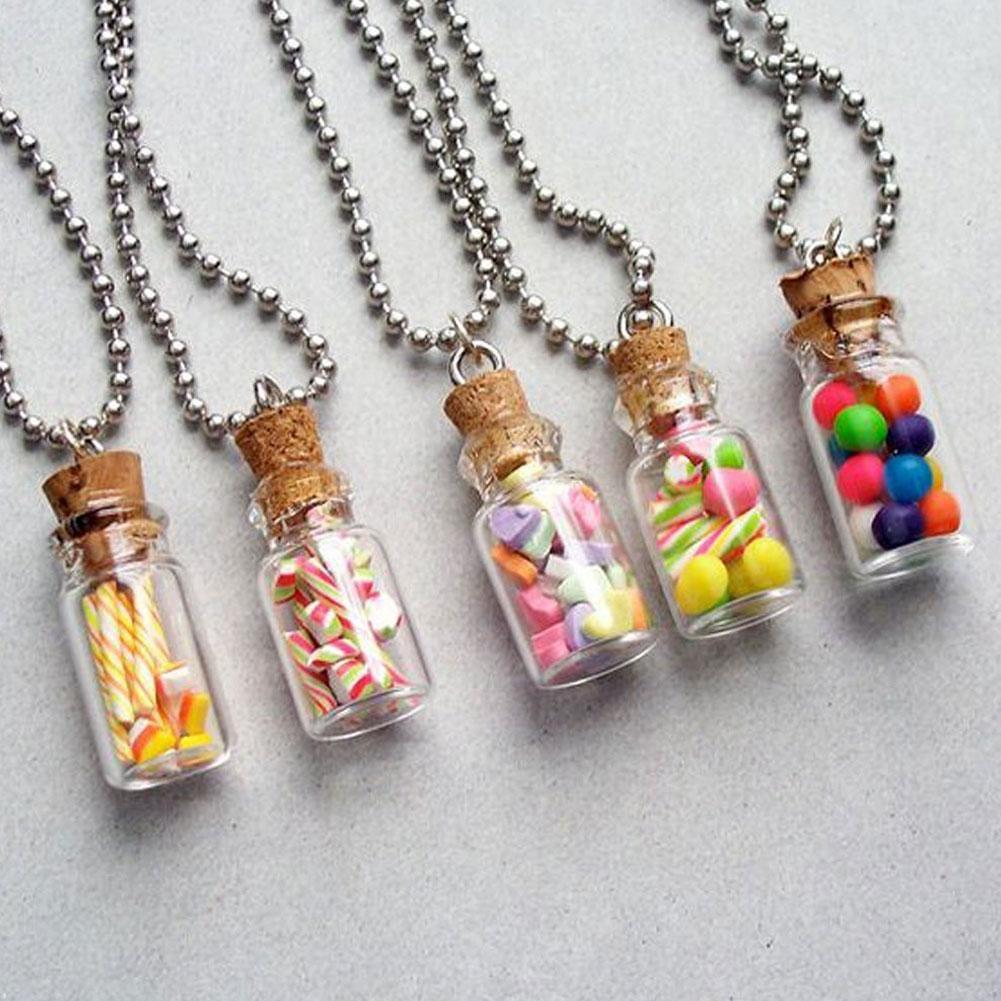 Что можно сделать из набора. Украшения из маленьких бутылочек. Кулоны из бутылочек. Маленькие бутылочки для декора. Стеклянные бутылочки мини.