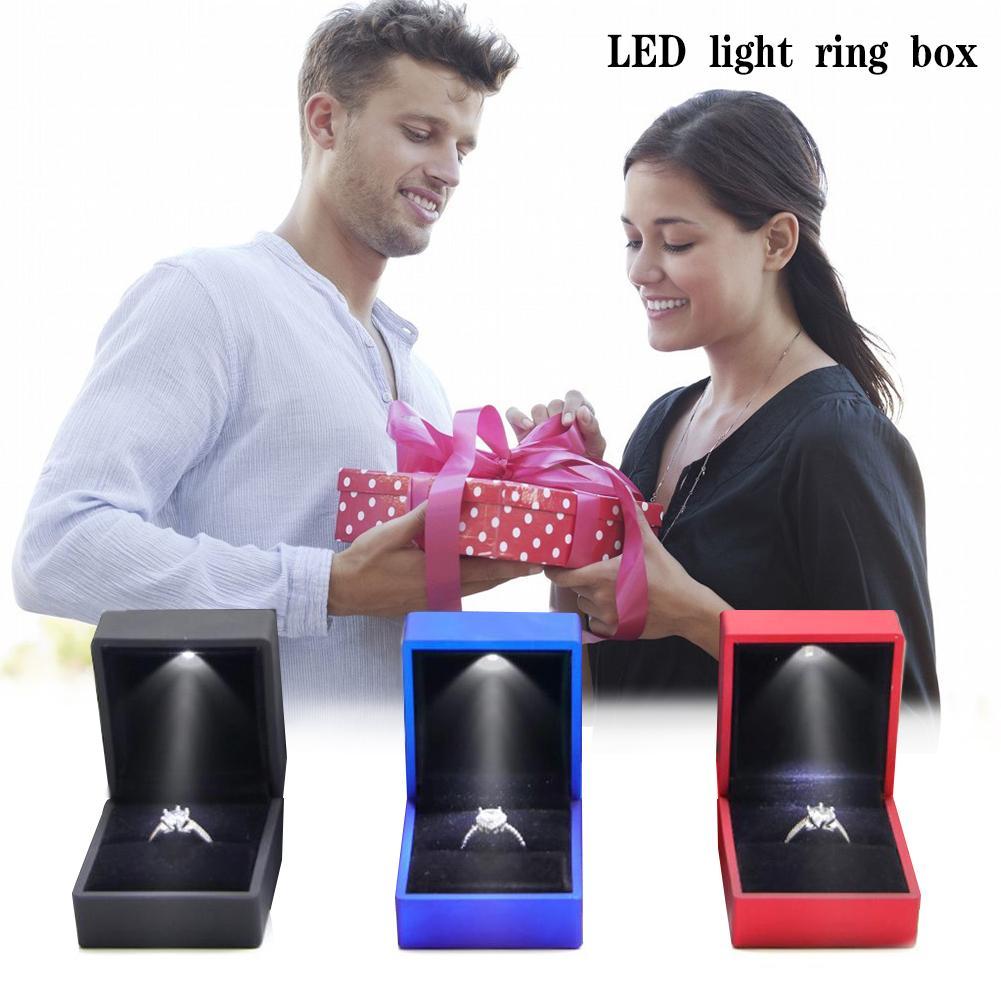 thumbnail image 3 of SGACAI Caja de luz LED con luz LED negra Caja de compromiso para colgante de joyería, 3 of 7