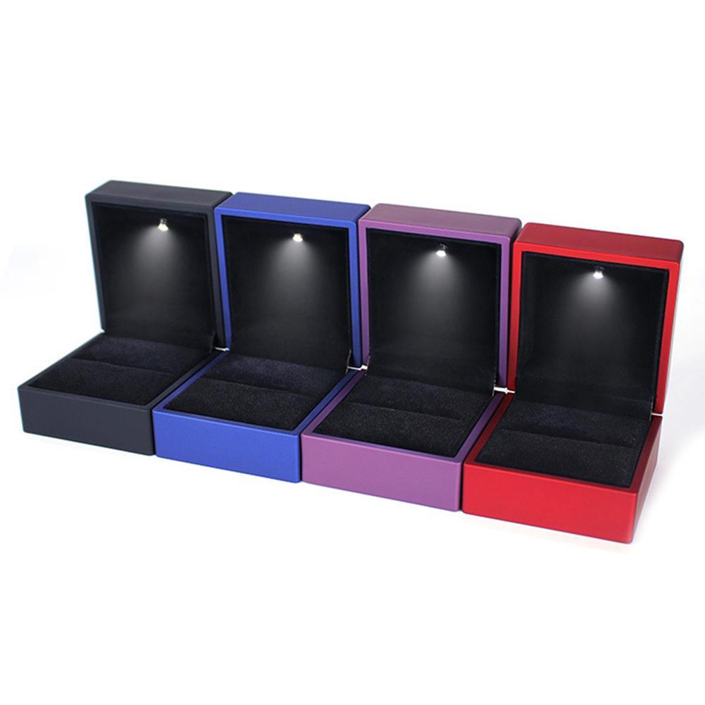 thumbnail image 4 of SGACAI Caja de luz LED con luz LED negra Caja de compromiso para colgante de joyería, 4 of 7