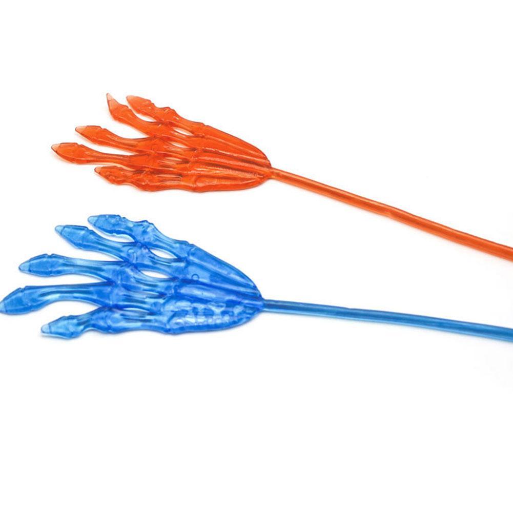 держит палочки для барабана. Hand sticks. Hand sticks. Hand stuck. рука с японскими палочками.