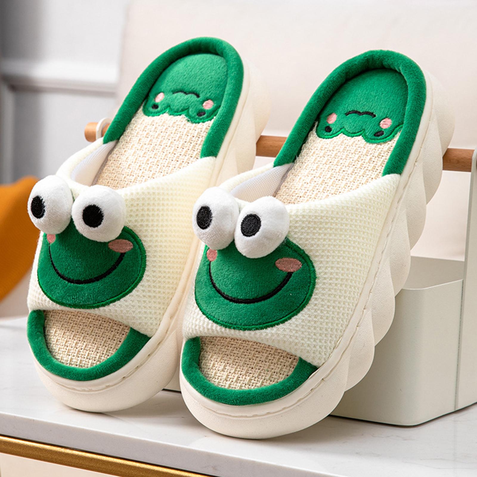 thumbnail image 2 of SGACAI Pantuflas de interior suaves y cálidas para hombre y mujer, lindas sandalias con dibujos de ranas, antideslizantes, A4O3, 2 of 7