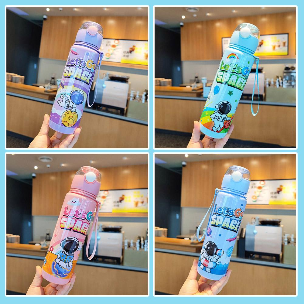 thumbnail image 2 of Wartleves Vaso de agua con forma de astronauta de dibujos animados, práctico vaso de mano para niños, vaso de agua con pajita♯, 2 of 7