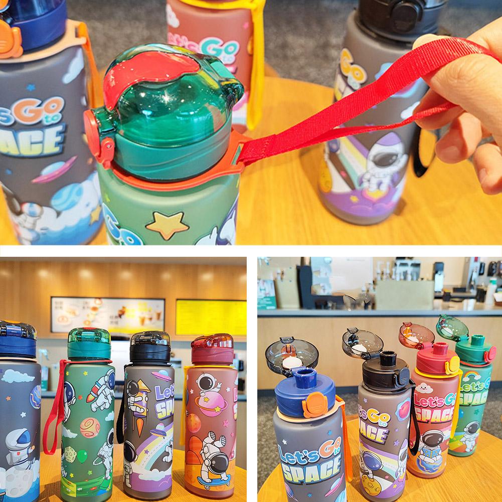 thumbnail image 3 of Ruifaya Plastikwasserflaschen mit Cartoon-Raumfahrer-Motiv S5 Lote, 3 of 7