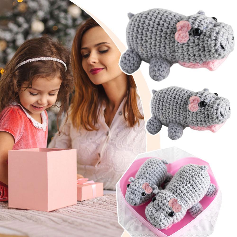 thumbnail image 2 of Ruifaya Lindos adornos de animales de dibujos animados tejidos a crochet con hipopótamo hechos a mano y de moda, 2 of 7