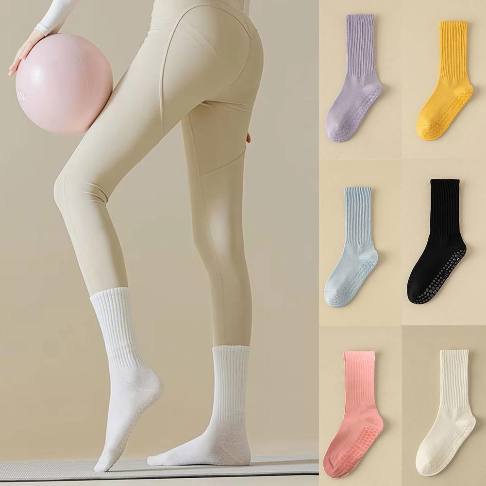 thumbnail image 3 of Wartleves Calcetines de yoga de tubo medio para mujer Calcetines deportivos profesionales Fitness/baile/Pilates=, 3 of 7